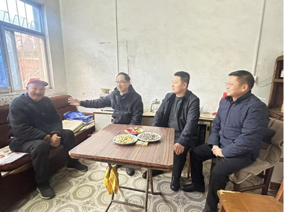 黨建引領聚合力 走訪慰問暖人心—產(chǎn)業(yè)集團開展春節(jié)走訪慰問老黨員活動627.png