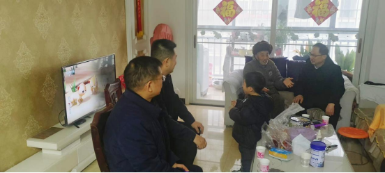 黨建引領聚合力 走訪慰問暖人心—產(chǎn)業(yè)集團開展春節(jié)走訪慰問老黨員活動823.png